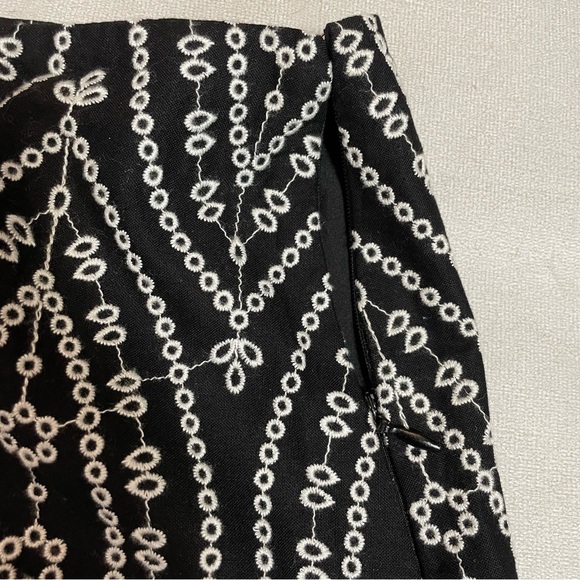 New LOFT Cotton Black White Embroidered Scalloped Shift Skirt Size 10 - Picture 9 of 9